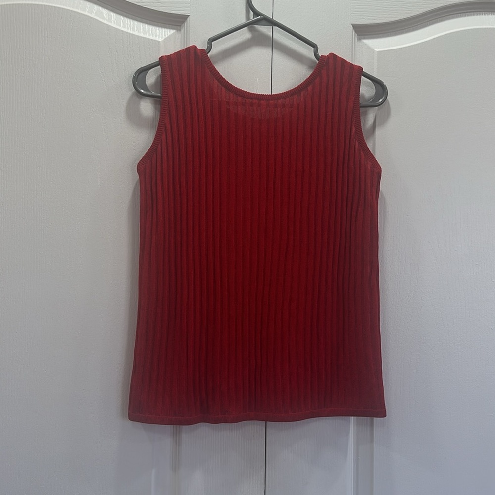 Red Sleeveless Ribbed Top - Picture 2 of 4